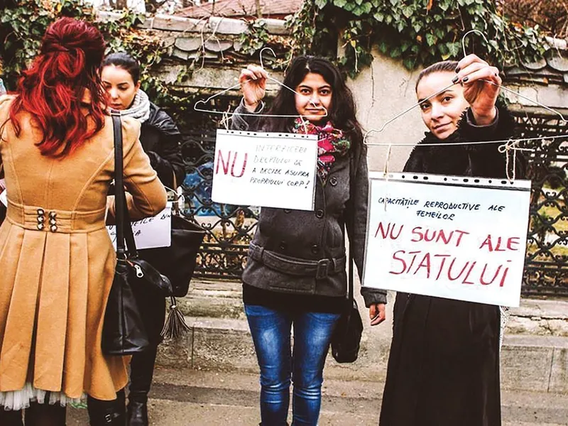 ACTIVISM. Andreea Bragă, la un protest împotriva interzicerii avortului