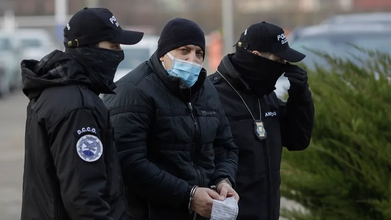 Marius Lazăr, liderul Hell's Angels România, care plătea asasini cu droguri, a fost extrădat în SUA Foto: INQUAM Photos/Octav Ganea