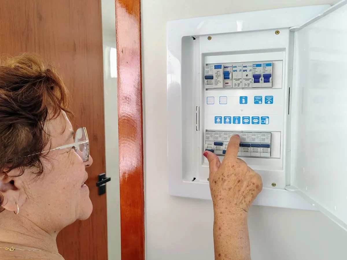 Motivul pentru care îți sare siguranța la tabloul electric. Cât de periculos este și ce trebuie să verifici?
