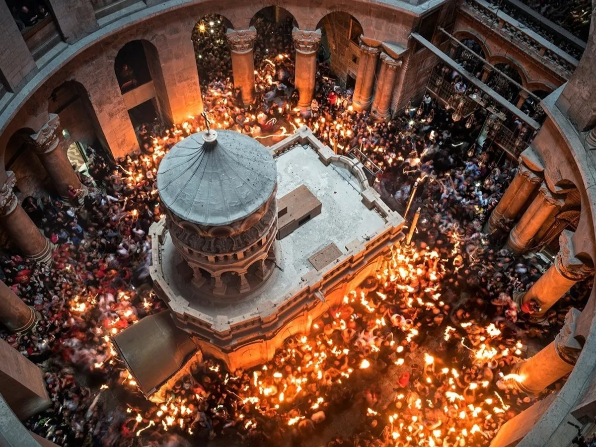 Lumina Sfântă de la Ierusalim va fi adusă la București cu un zbor special. Ce plan de rezervă are Patriarhia?