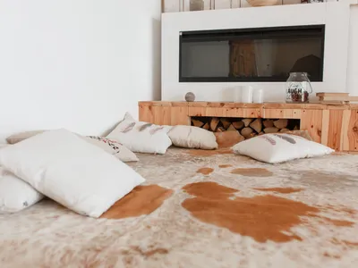 Cafea vărsată pe o saltea - Foto: Freepik (rol ilustartiv)
