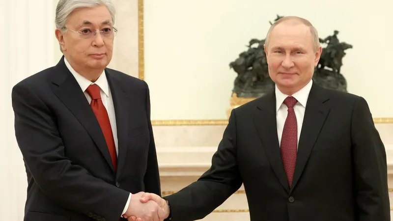 Putin și găsit un aliat. Noul președinte al Kazahstanului, Kasîm-Jomart Tokaev, în vizită la Moscova. / Foto: Profimedia