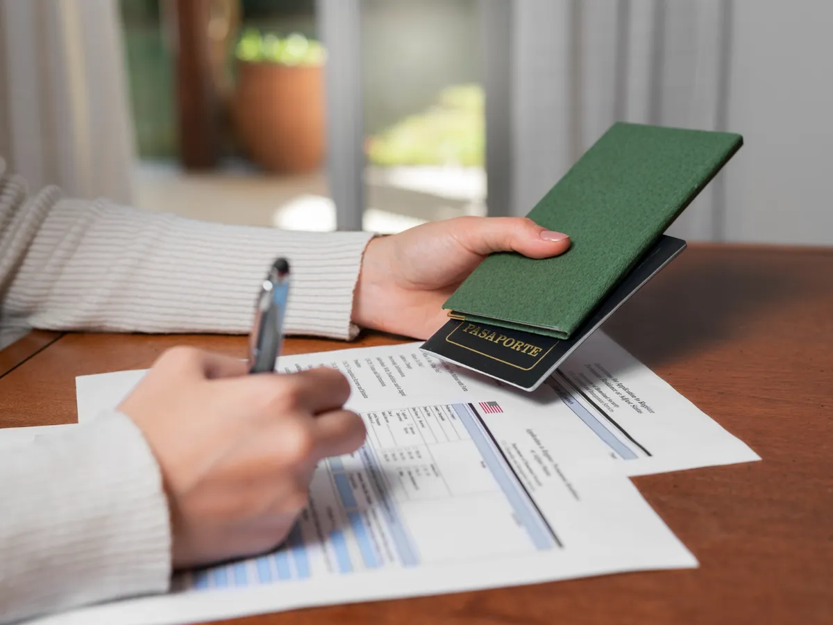 Din 2 aprilie este obligatoriu un document în țara în care 1.000.000 de români. Anunț oficial Foto: Freepi (fotografie cu caracter ilustrativ)