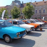 Mașinile Dacia de pe vremea lui Ceaușescu, poveștile lor și nostalgia tinereții - Foto: Agerpres.