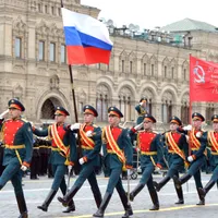 După ce i-au ucis și violat, rușii vor să organizeze „parada prizonierilor” în 9 mai la Mariupol/FOTO: kremlin.ru