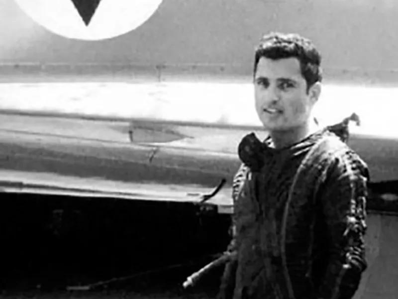 Avraham „Avi“ Lanir (n. 25 ianuarie 1940 - d. octombrie 1973) a fost un locotenent-colonel în Forțele Aeriene Israeliene. El a fost pilotul de vânătoare israelian cu cel mai înalt rang care a căzut în mâinile inamicului