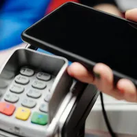 CEC Bank lansează un serviciu de plăţi cu telefonul mobil, fără card bancar - Foto: Pexels/Jack Sparrow