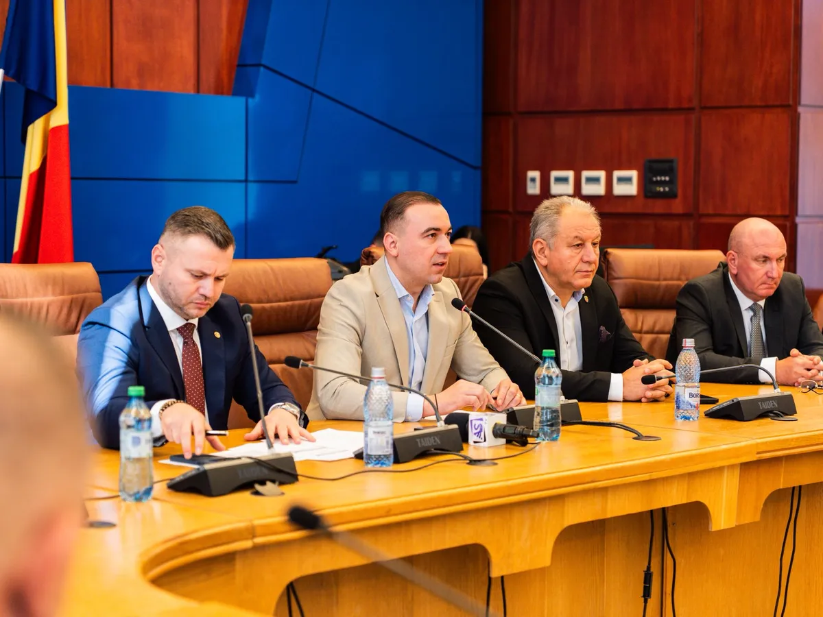 Bogdan Ivan anunță 16 contracte de peste 18 milioane lei pentru modernizarea iluminatului public în Bistrița