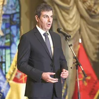 Mihnea Motoc, fost ministru al Apărării, și Gabriel Leș, fost responsabil  pentru armamente, au copt  un contract direct către Damen,  în 2016