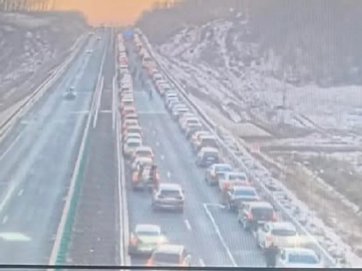 Accident grav pe Drumul expres, în județul Olt. 10 mașini implicate. A fost activat Planul Roșu de Intervenție