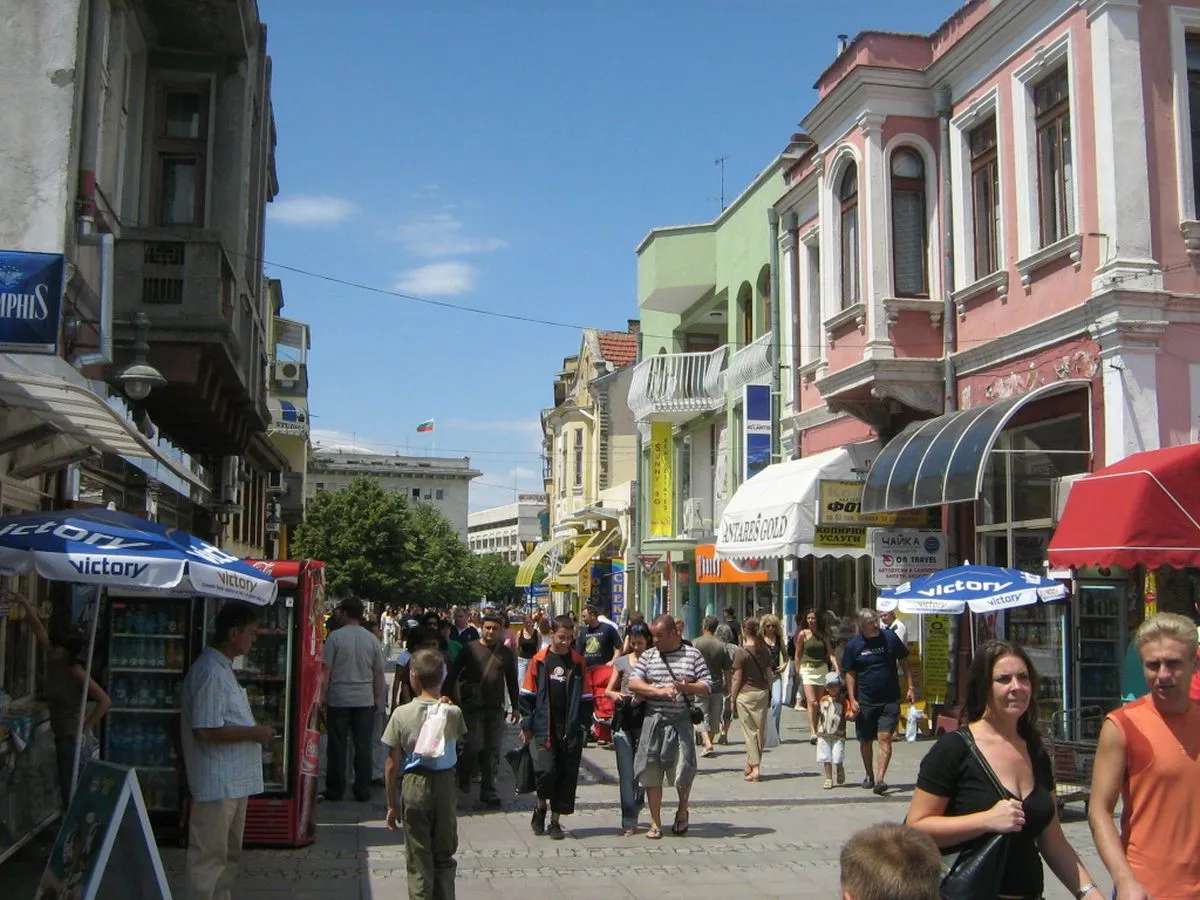 Stradă pietonală din centrul oraşului Burgas - Foto: Wikipedia/Balkanregion/CC BY-SA 3.0