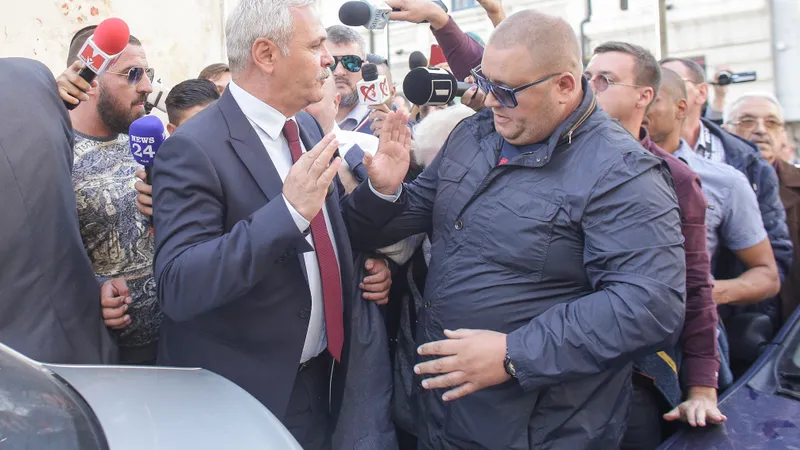 Legăturile interlopilor cu politica: Dragnea, păzit de "sportivi" la un termen de judecată în 2017 Foto: INQUAM Photos/ Octav Ganea