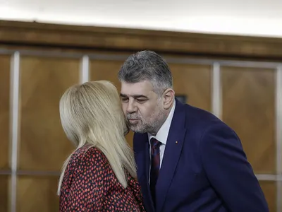 Ciolacu, pe mâna lui Firea, la Primărie - Foto: INQUAM PHOTOS / Octav Ganea