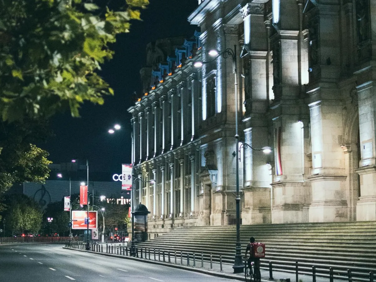 Clădirea Tribunalului din Bucureşti, pe cheiul Dâmboviţei - Foto: Pexels/Marian Mirea