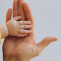 Ministerul Muncii mizează pe etica asistenților maternali să prefere copiii în locul pensiei.Sursă imagine: Anna Shvets/ pexels.com