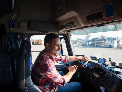 Șoc, pentru transportatori! Taxă de 92.000 €/an pentru TIR-uri, în Austria. Și în România se schimbă - Foto: Freepik (Imagine cu rol ilustrativ)