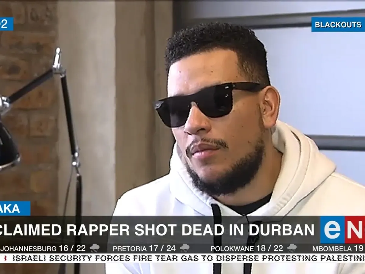 Celebrul rapper AKA, pe numele său real Kiernan Jarryd Forbes, a fost omorât. - Foto: captură video/eNCAnews