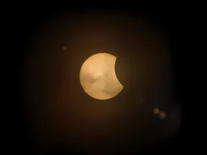 Eclipsa va fi vizibilă în partea de nord a țării. Foto: Pexels.com