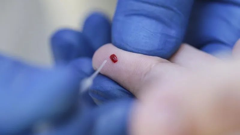 20% din persoanele vaccinate pot să se infecteze cu COVID-19 și să transmită boala. Foto Inquam Photos/Octav Ganea