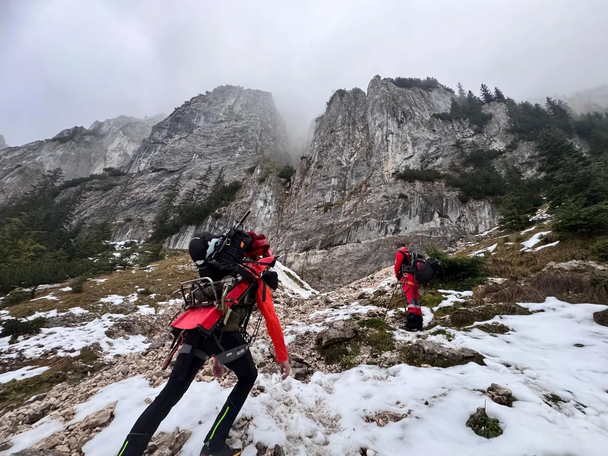 Operațiune dificilă a salvamontiștilor, în Alba. Doi alpiniști, blocați pe întuneric pe traseu - Foto: Facebook / Salvamont (Imagine cu rol ilustrativ)
