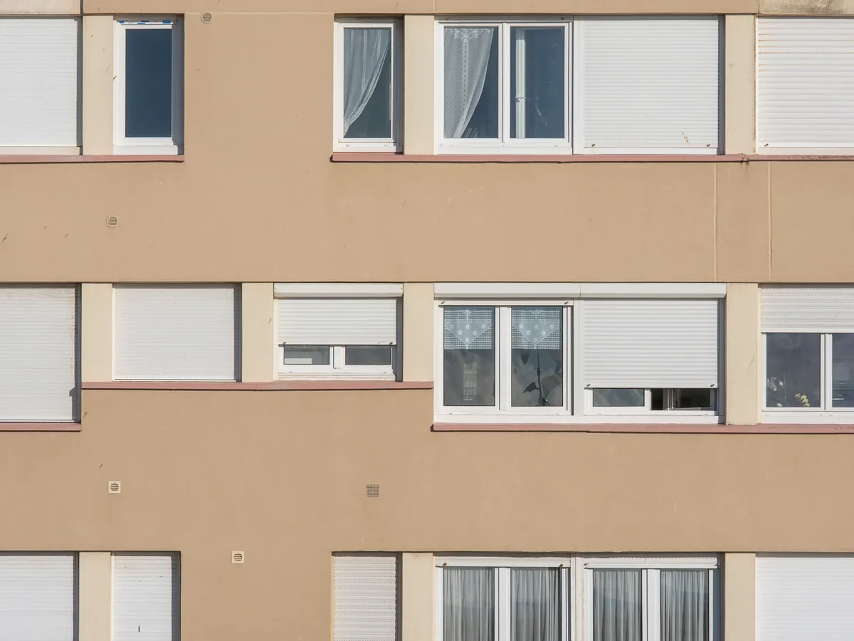 Aveți ferestre din PVC? Dacă observați această gaură - nu o atingeți! Iată de ce este importantă