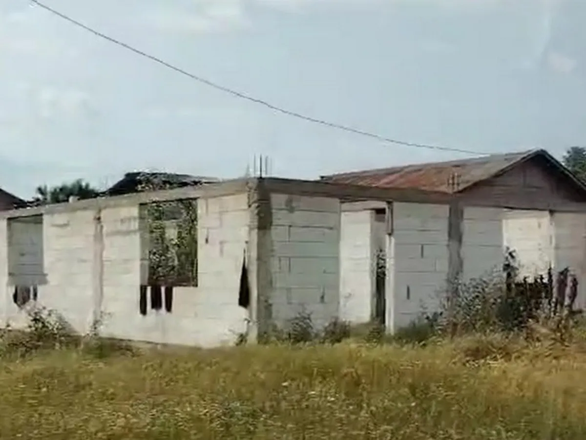 „Război”, la Ploiești. Primarul a decis demolarea a zeci de imobile ilegale, prefectura contestă - Foto: Facebook / Mihai Polițeanu