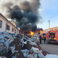 AU fost chemați pompieri din trei județe