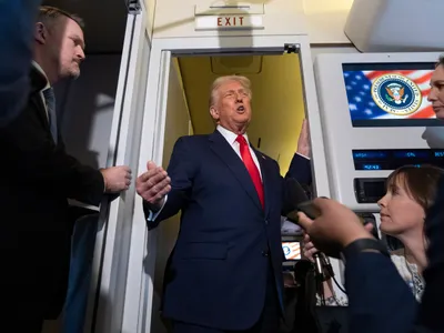 Donald Trump la bordul Air Force One - Foto: Profimedia Images