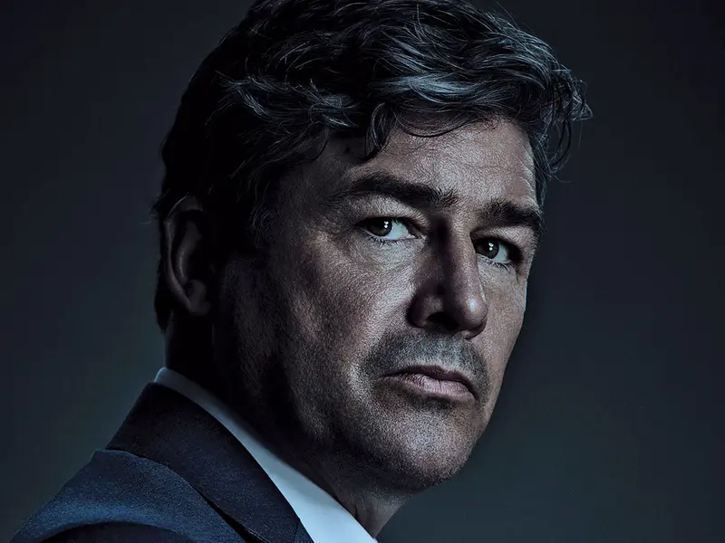 Kyle Chandler în rolul Mitch McLusky