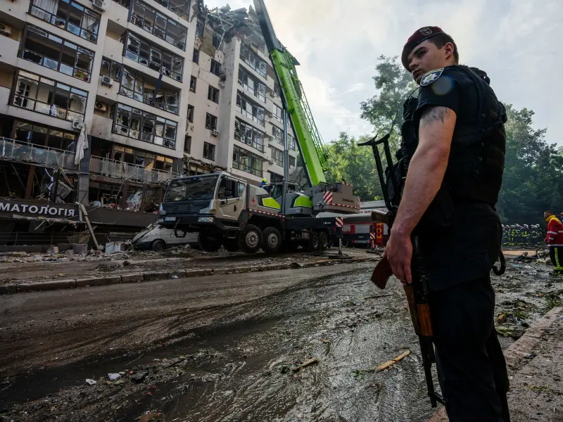 VIDEO Rușii au reluat bombardamentele asupra capitalei Kiev. Atacuri cu rachete în cartierul istoric / Profimedia