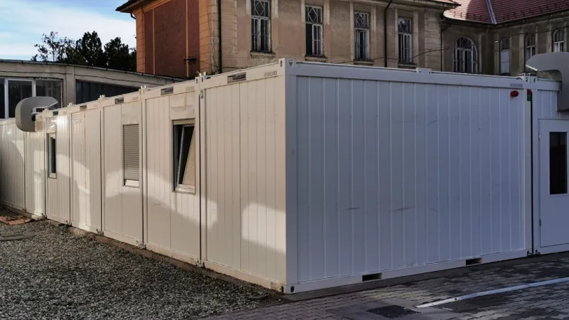 Saloanele amenajate în containere pentru bolnavii COVID din Sibiu/FOTO: Facebook