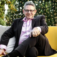 Ce salariu-record a încasat în 2021 Lucian Grainge, CEO-ul Universal Music Group. / Foto: randr.ng