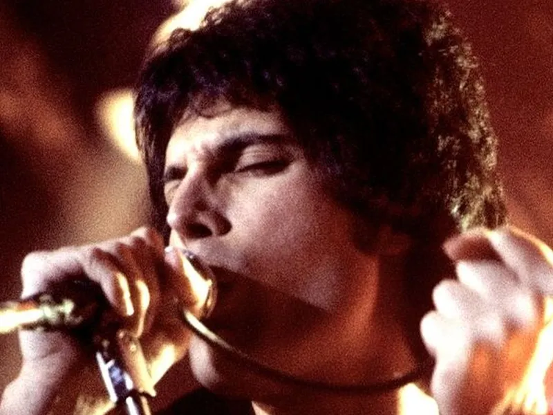 Freddie Mercury, solistul trupei Queen, o mare voce a rockului - Foto: Wikimedia/Lošmi/CC BY-SA 3.0