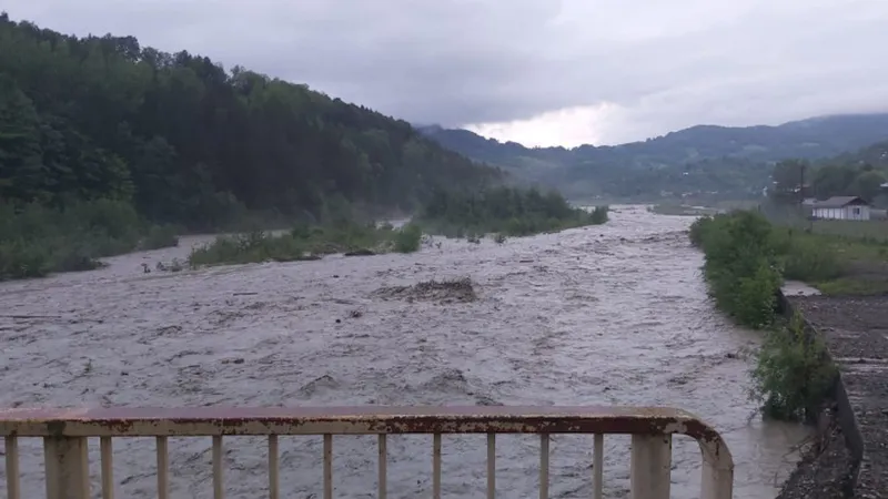 A fost emis Cod roșu de Cod roşu de inundaţii pentru râuri din judeţul Vrancea - Foto: ISU Vrancea
