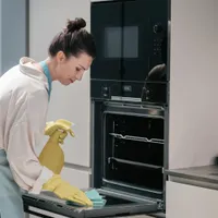 Cum să cureți cuptorul de grăsime, fără chimicale? Metodele eficiente care te costă doar câțiva lei - Foto: Freepik.com (Imagine cu rol ilustrativ)