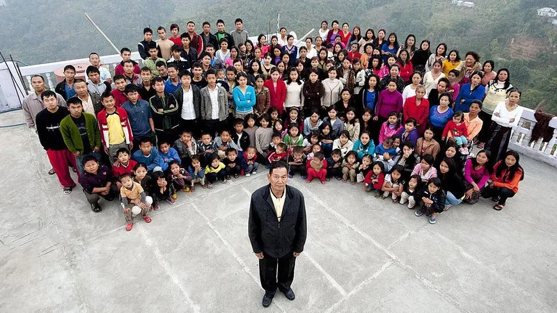 A murit Ziona Chana, bărbatul-record cu 38 de neveste, 89 de copii și 36 de nepoți. / Foto: bbc.com
