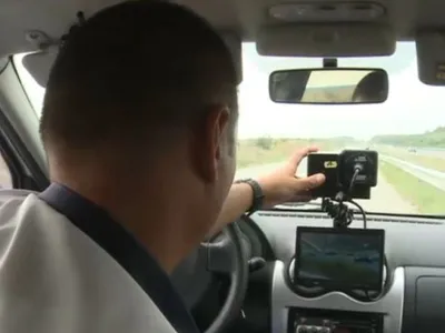 Bărbat prins de radar cu 172 kmh pentru că își ducea la spital tatăl muşcat de câine. Ce reacție au avut polițiștii