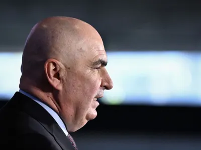 Premierul Ilie Bolojan, se adresează publicului, la un eveniment privind strategia regiunilor de frontieră estică, la Bruxelles - Foto: Profimedia Images