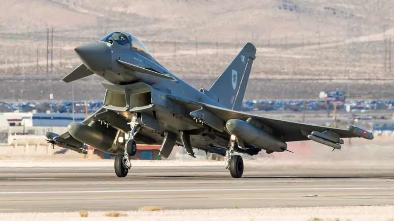 Marea Britanie va apăra Ucraina cu avioane Eurofighter de 100.000.000 $ bucata. Trump „va lua foc” - Foto: Profimedia images
