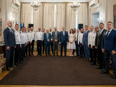 Polițiști decorați de statul francez - Foto: MAI