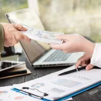 Salariu de 5.000 €/lunar și bonusuri pentru orele suplimentare - Foto: Freepik.com (rol ilustrativ)