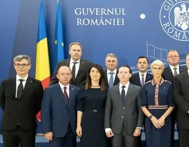 Aurescu și Alexandru, umăr la umăr în poza guvernamentală oficială/FOTO: guv.ro