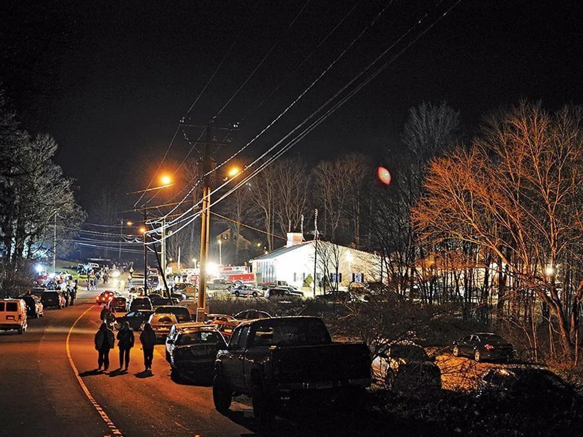Noaptea, lângă Școala Elementară Sandy Hook
