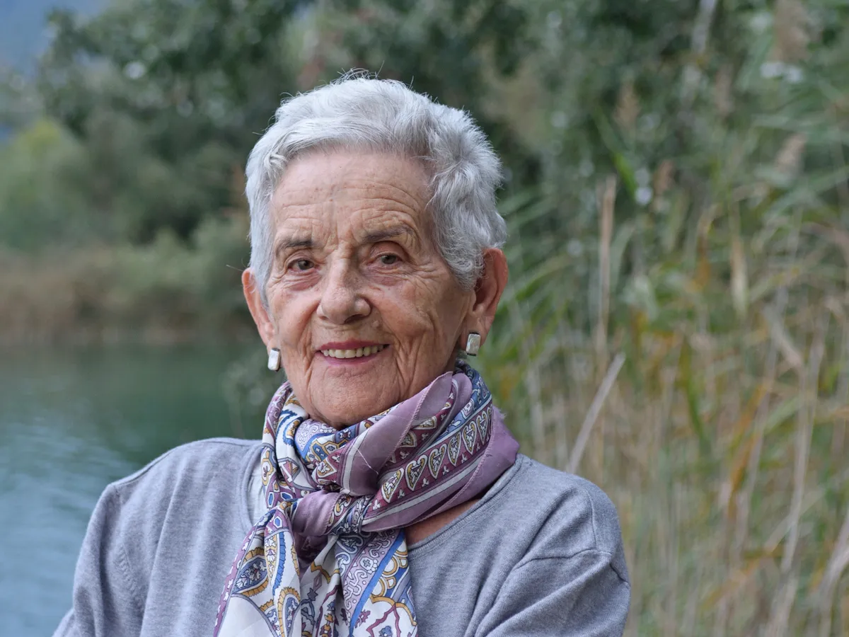 Pensionară la pensie - Foto: Magnific