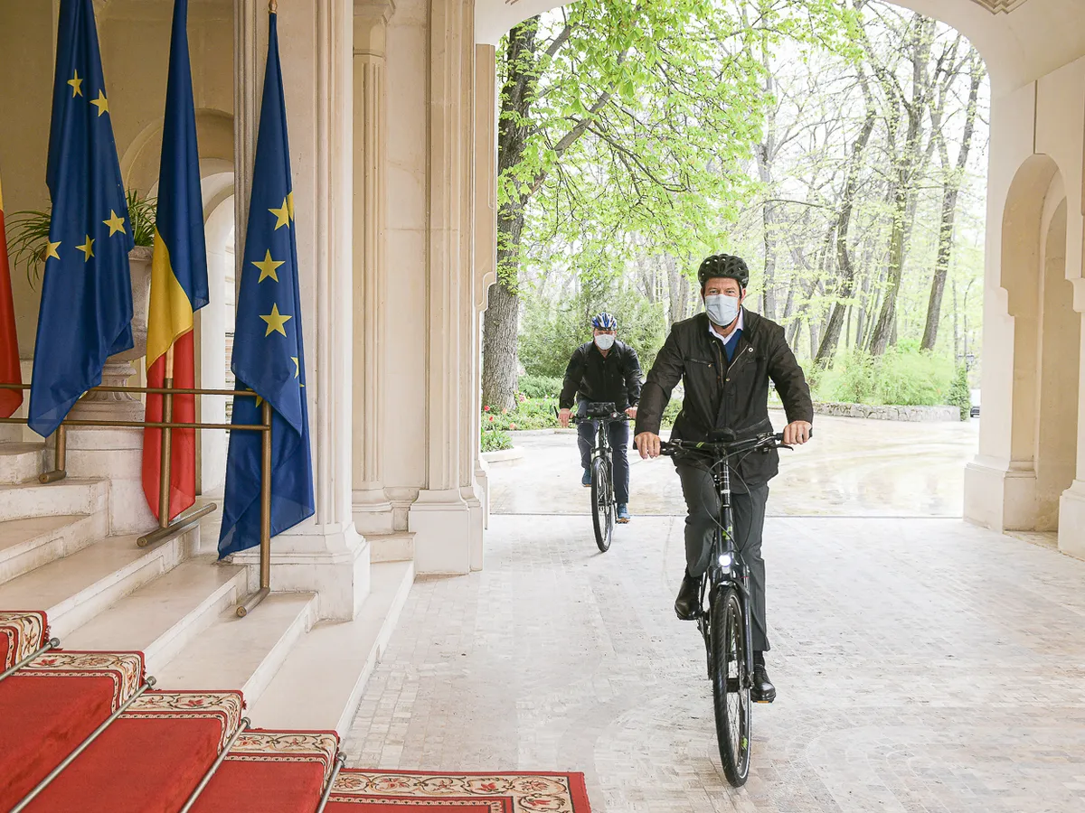Klaus Iohannis marchează Ziua Bicicletei printr-o dezbatere. Foto: Presidency.ro