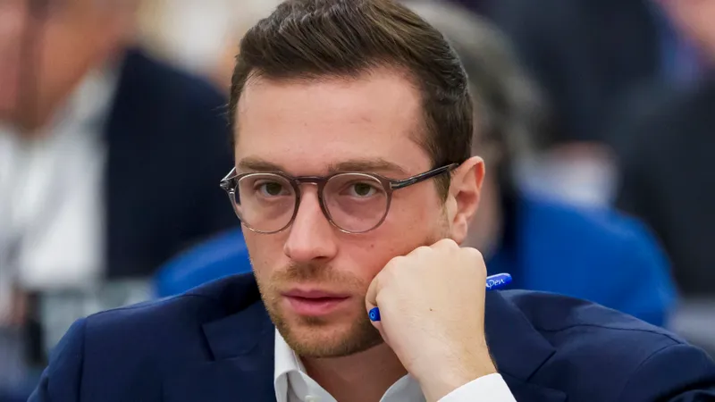 Percheziţii în curs la sediul din Paris la Partidului Rassemblement national, anunţă Jordan Bardella - Foto: Profimedia Images