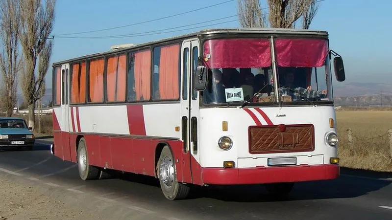 Povestea „Ratei”, a autobuzului Roman Diesel 111 care a transportat România zeci de ani - Foto: automobileromanesti.ro