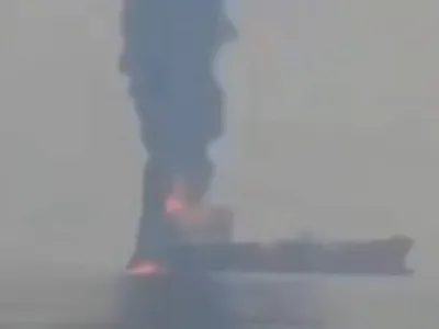 Un cargou indian s-a scufundat în Marea Roșie în urma unui atac cu o ambarcaţiune-capcană al rebelilor huthi - Foto: captură video