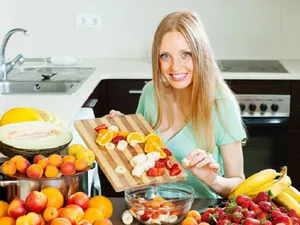 Fructul pe care îl ai în bucătărie, îți curăță colonul și te menține tânără. Îl tai cu cuțitul - Foto: Freepik (imagine cu rol ilustrativ