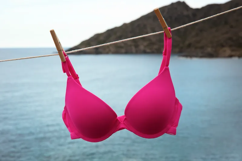 Sutien pe s&acirc;rmă - Foto: Magnific.com (Imagine cu rol ilustrativ)